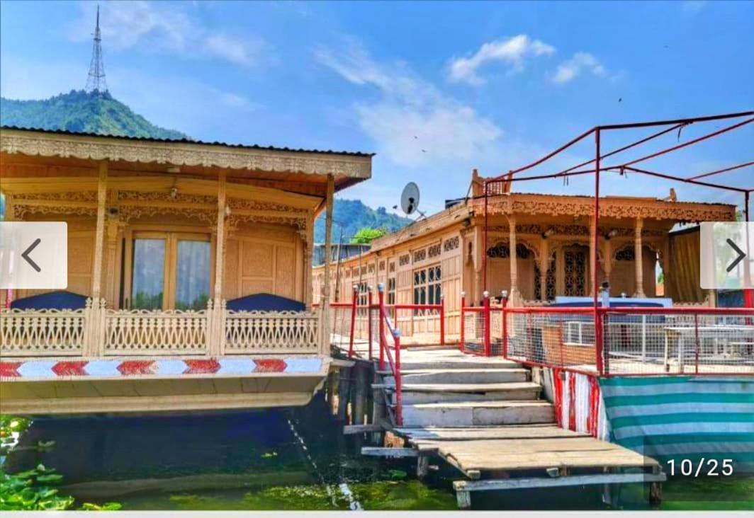 Отель Lala Rukh Group Of Houseboats Сринагар Экстерьер фото