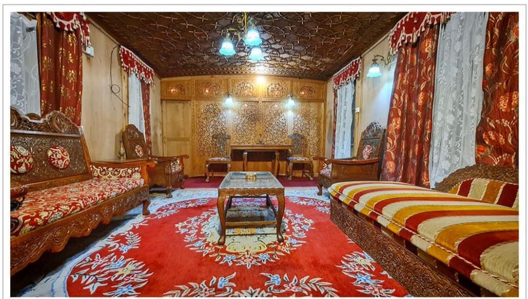 Отель Lala Rukh Group Of Houseboats Сринагар Экстерьер фото