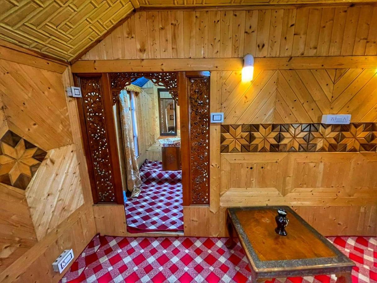 Отель Lala Rukh Group Of Houseboats Сринагар Экстерьер фото
