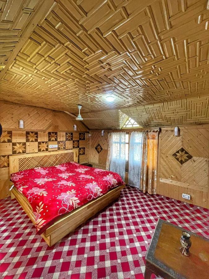 Отель Lala Rukh Group Of Houseboats Сринагар Экстерьер фото