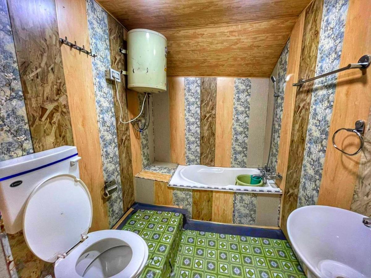 Отель Lala Rukh Group Of Houseboats Сринагар Экстерьер фото