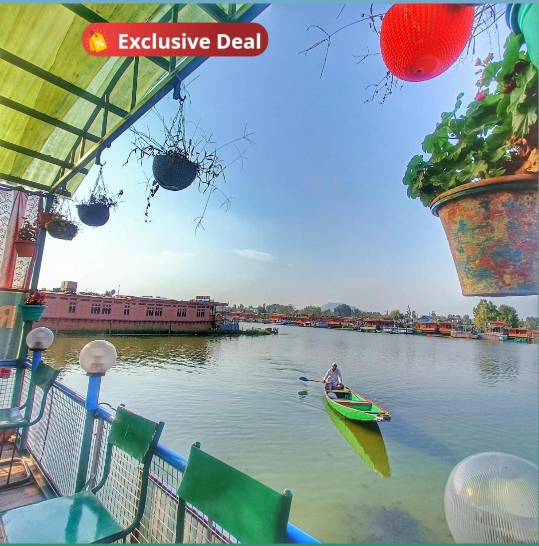Отель Lala Rukh Group Of Houseboats Сринагар Экстерьер фото